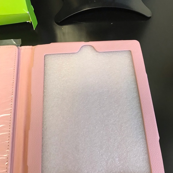 NEW IPad case with keyboard PINK - Picture 3 of 6